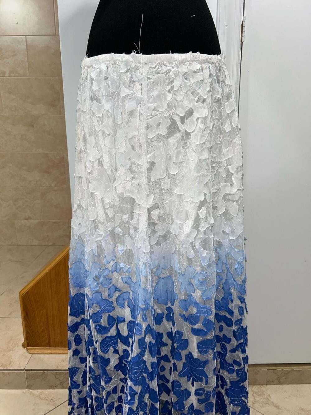 Karen Kane White to Blue Ombre Floral Lace Applique Maxi Skirt Size XL